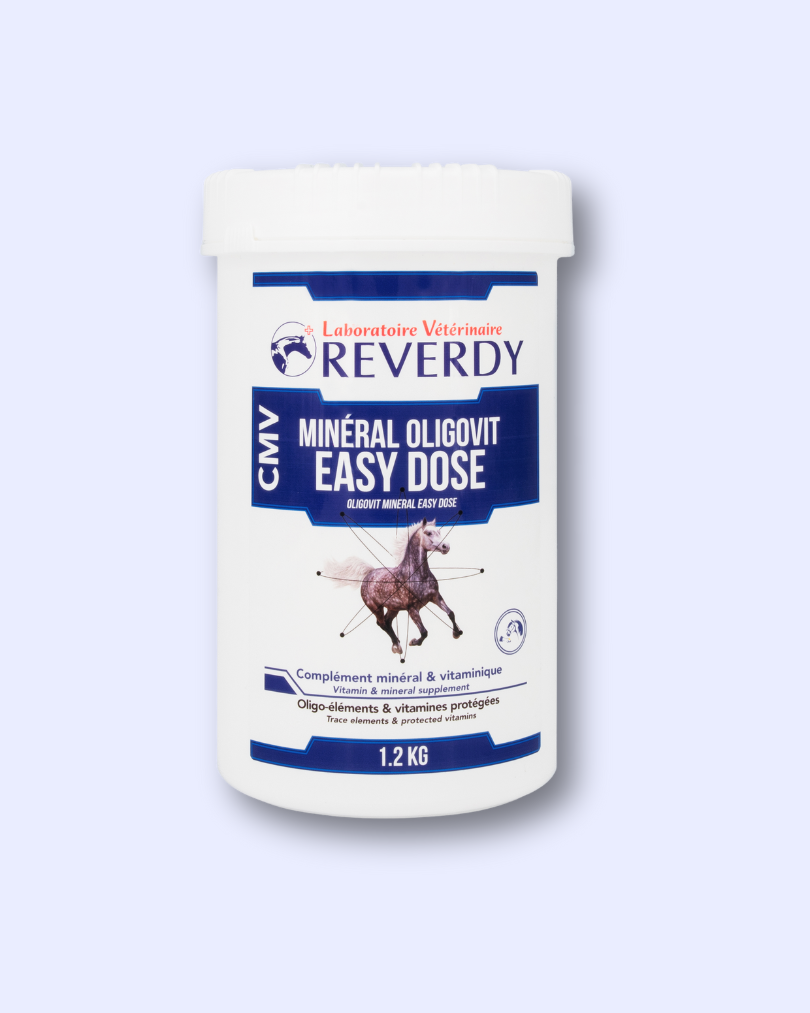 Suplement witaminowo-mineralny dostarczający wysoko przyswajalnych pierwiastków śladowych i chronionych witamin. Odpowiedni dla wszystkich typów koni